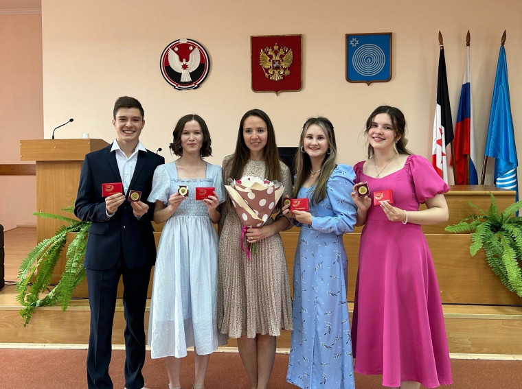 Золотые медалисты!.