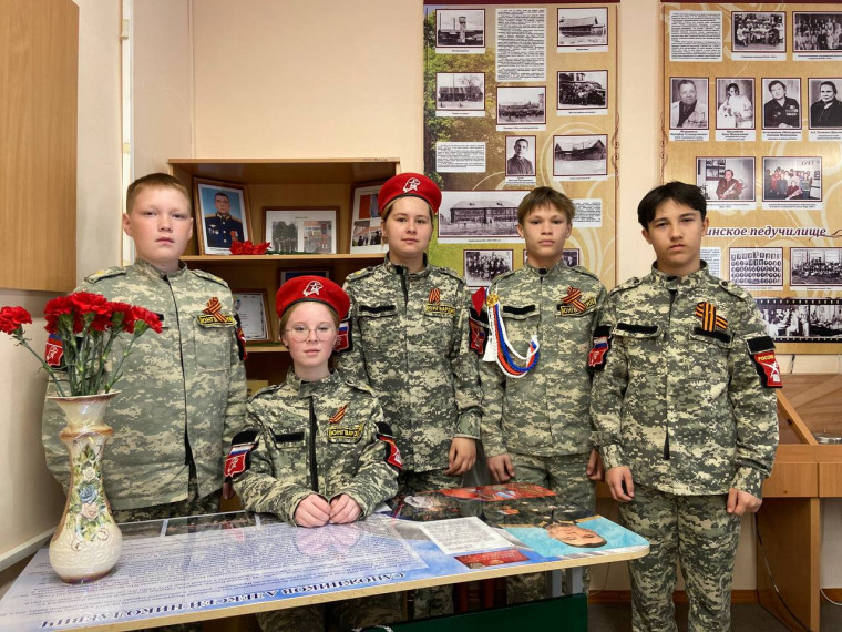 Парта Героя.
